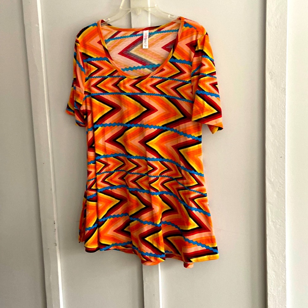 M Lularoe perfect tee